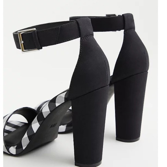 TORRID NWT BLACK & WHITE GINGHAM TAPERED HEEL (WW) - Picture 4 of 5
